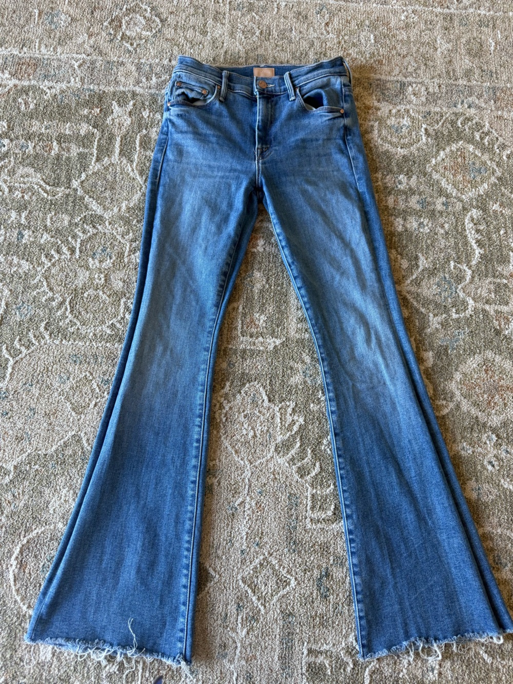 MOTHER the weekender fray a groovy kind of love Jeans